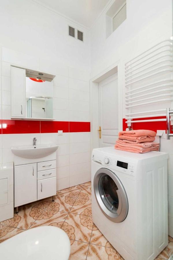 Три Кімнати Вулиця Грушевського 9 Центр Міста Львів Apartment Ngoại thất bức ảnh