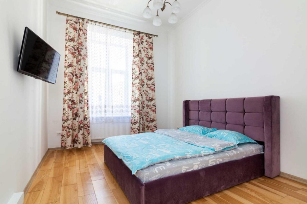 Три Кімнати Вулиця Грушевського 9 Центр Міста Львів Apartment Ngoại thất bức ảnh