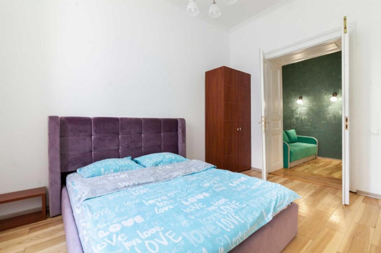 Три Кімнати Вулиця Грушевського 9 Центр Міста Львів Apartment Ngoại thất bức ảnh